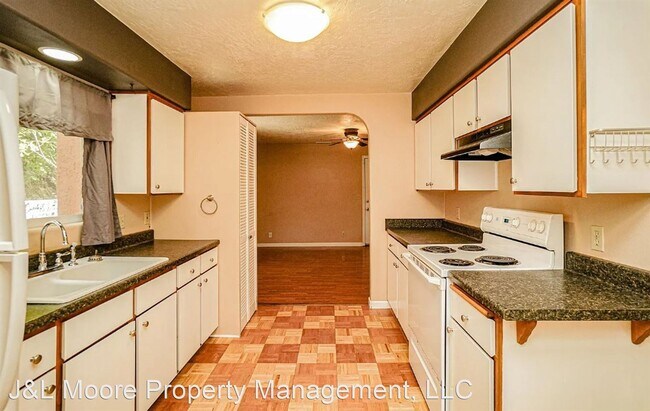 Foto del edificio - 2 br, 1 bath House - 867 4th Ave