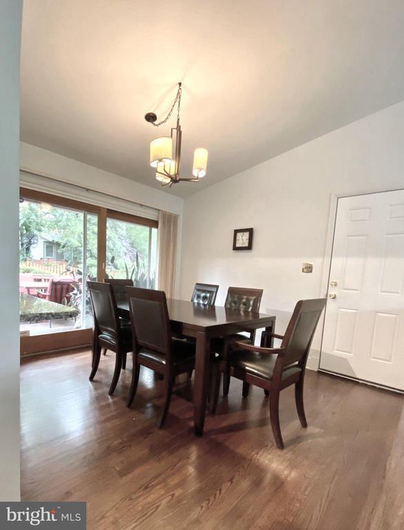 Foto del edificio - 9808 Forest Grove Dr