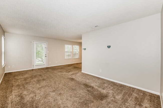 Building Photo - 441 Overland Dr