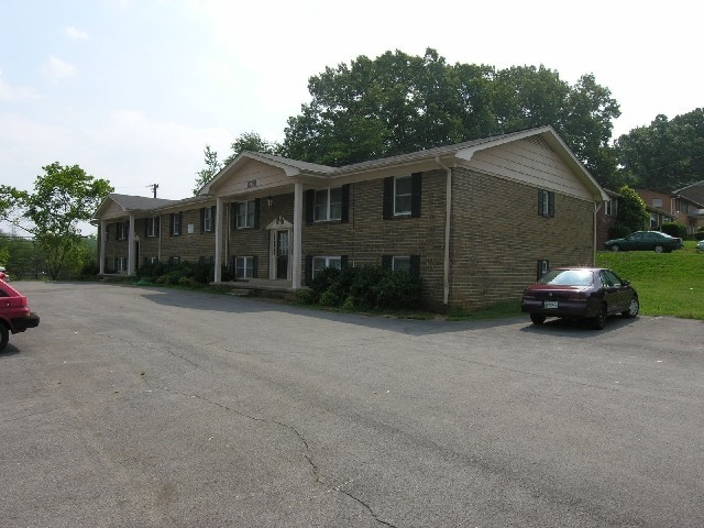 Foto del edificio - 8200 Elderberry Dr