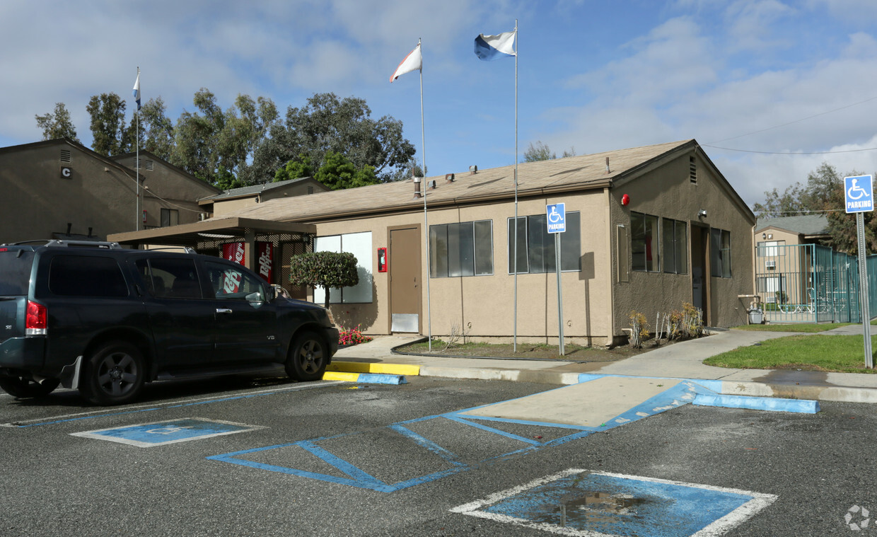 Primary Photo - Alder Apartments