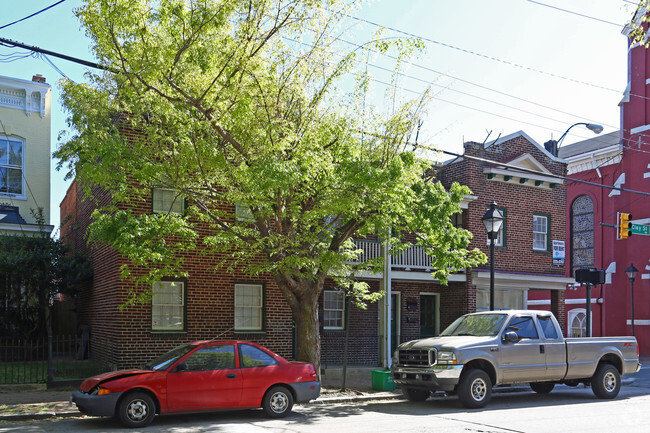Building Photo - 100-104 W Clay St