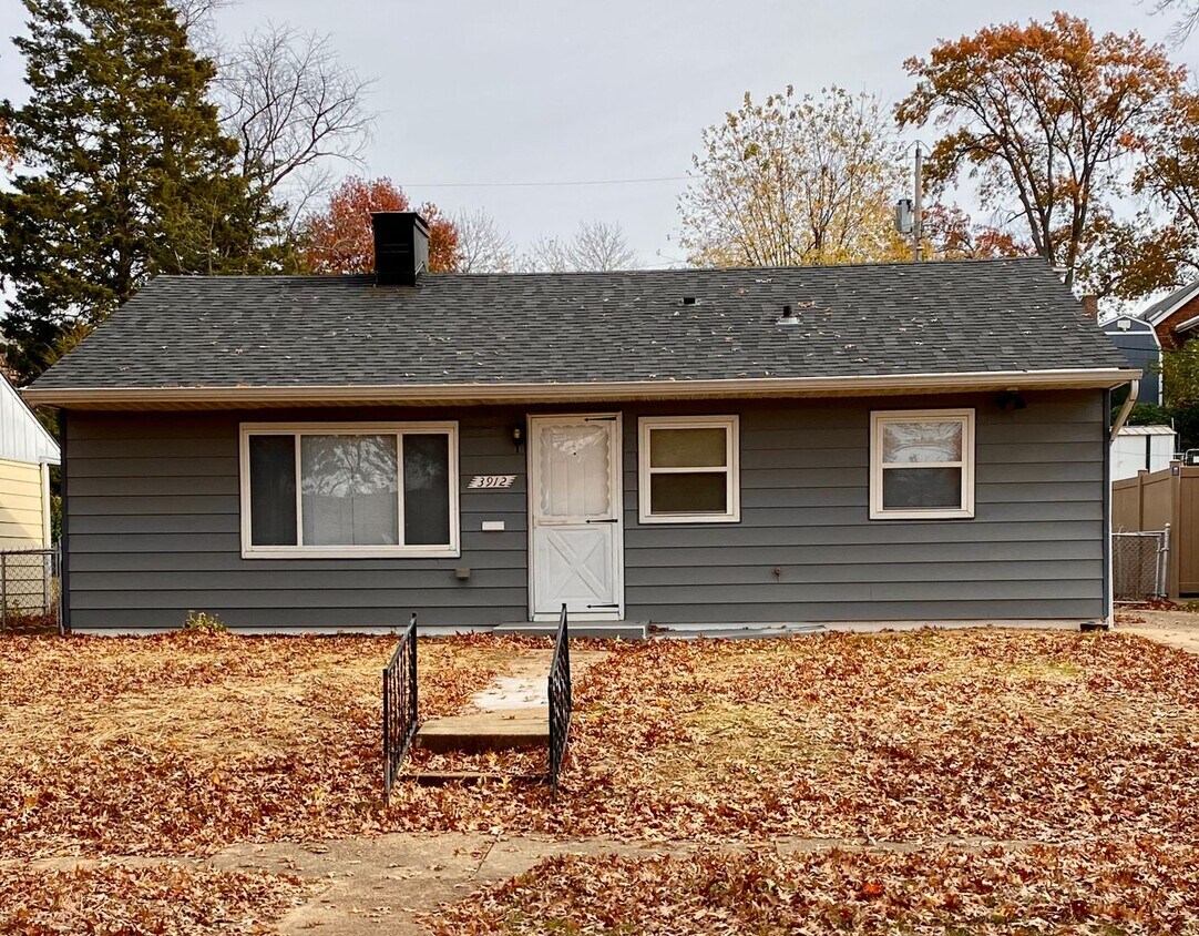 Primary Photo - FREE FIRST MONTH! Beautiful 3B 1b home in ...