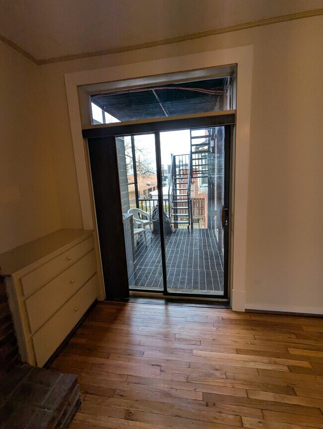 Building Photo - 5423 Howe St