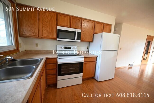 Building Photo - 604 Summit Ave