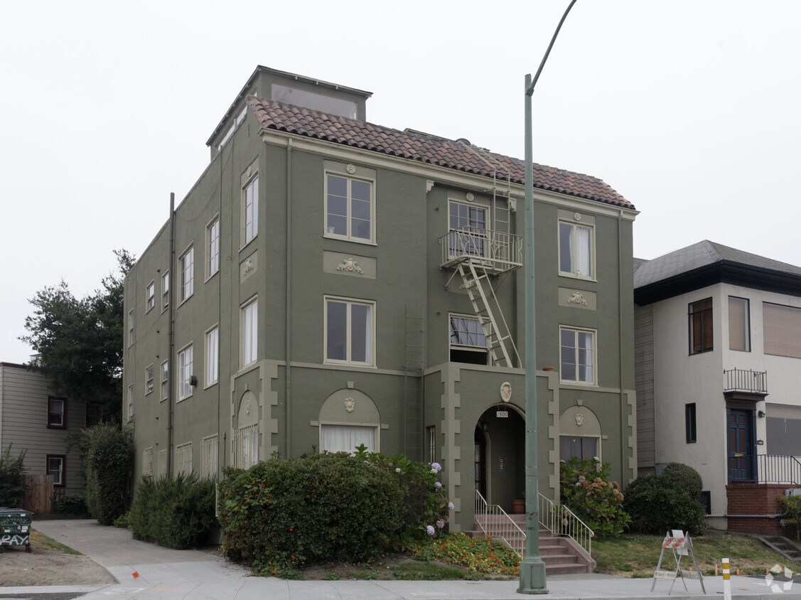 Building Photo - 1500 Lakeshore Ave