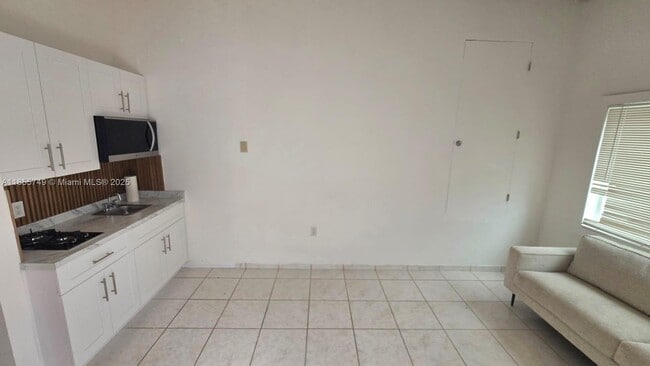 Building Photo - 265 W 53rd Terrace
