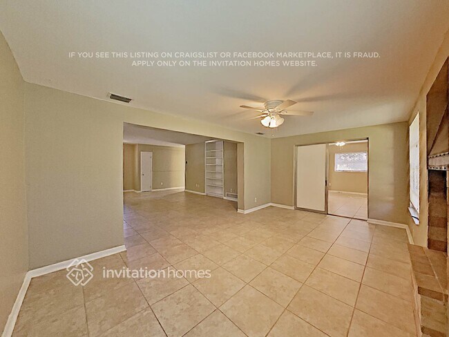 Foto del edificio - 12160 Croft Dr N