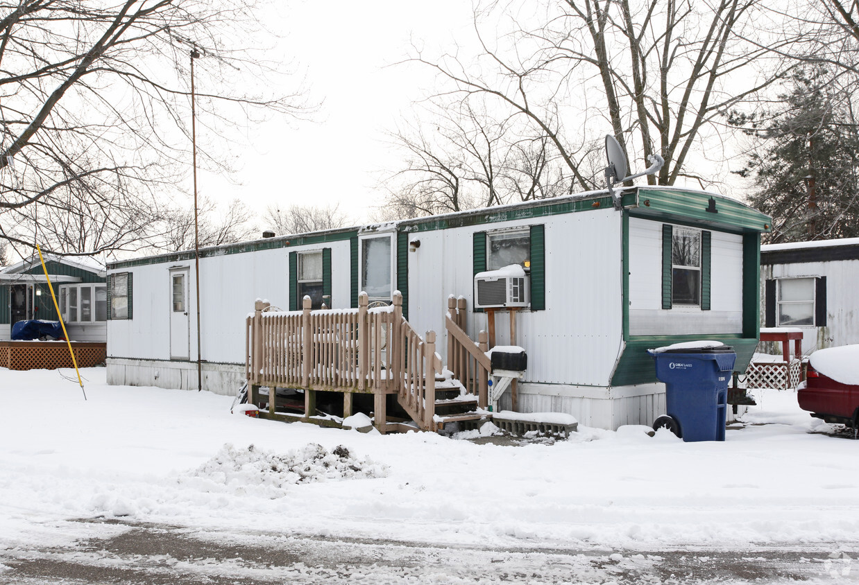 Building Photo - Royal Village Trailer Court