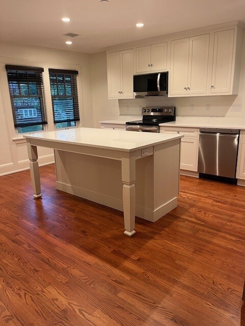 Kitchen - 555 W 6th St