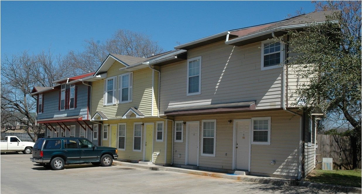 Primary Photo - Tupelo Village Townhomes