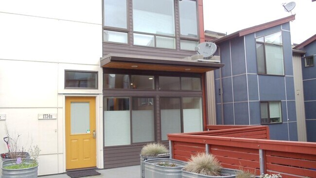 Building Photo - 1734 13th Ave S