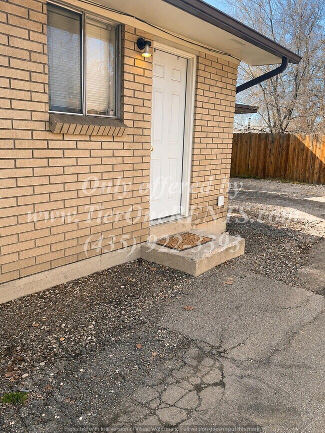 Building Photo - This property offers a NO DEPOSIT option available for qualified renters!