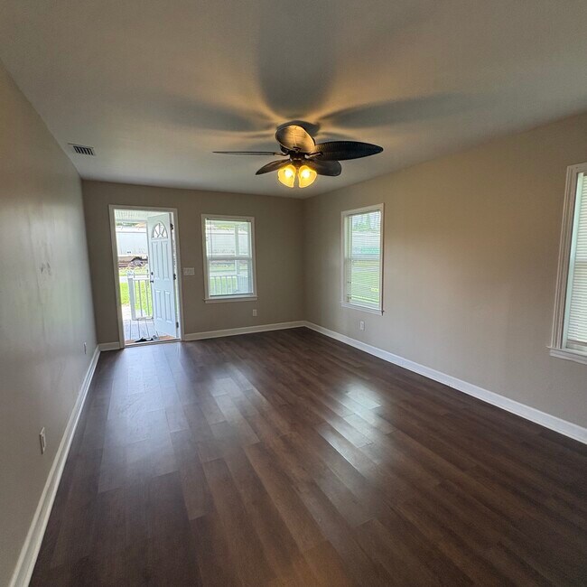 Foto del edificio - 4202 Whitlock St