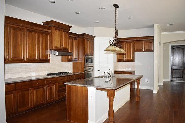 Building Photo - 5140 Chinquapin Dr