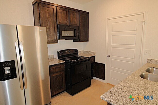 Building Photo - 106 Lost Trl
