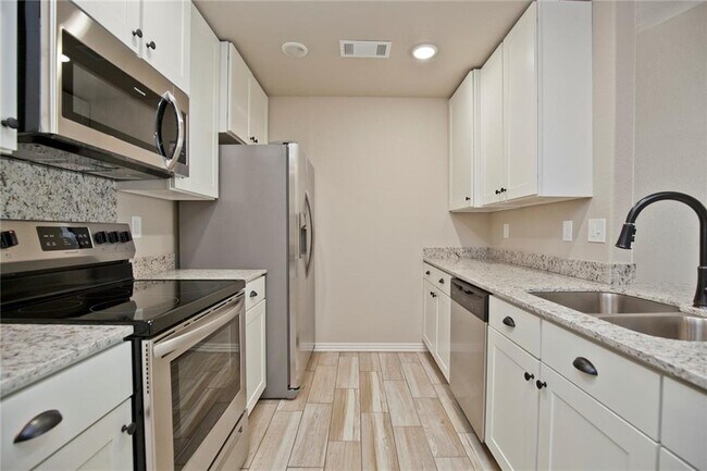 Foto del edificio - 310 Commercial St