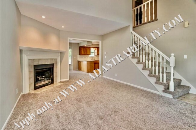 Building Photo - Wonderful 3 Bed 1.5 Bath Town Home in Over...