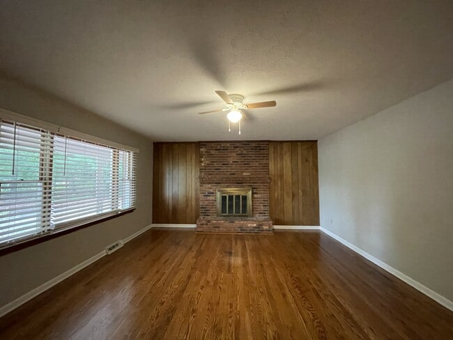 Building Photo - 156 Hilldale Ln
