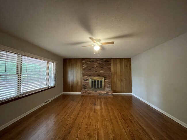 Foto del edificio - 156 Hilldale Ln