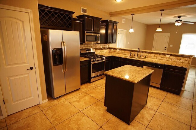 Building Photo - 3836 Loma Brisa Dr