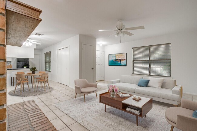 Foto del edificio - 4823 Fletcher Ave