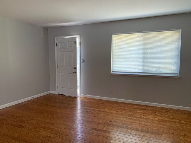 Foto del edificio - 4351 Latimer Ave