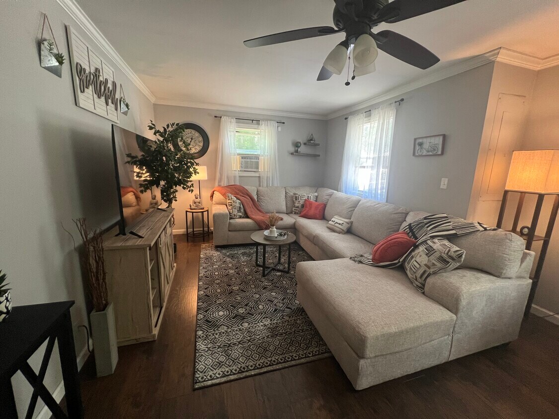 Foto principal - 6228 Birch Rd