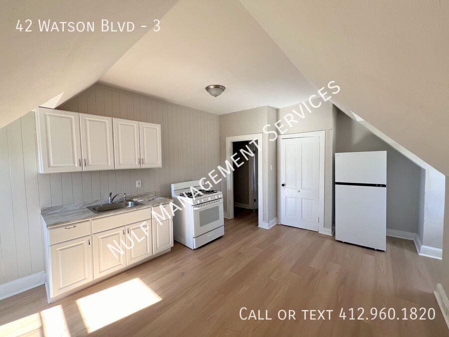 Building Photo - 42 Watson Blvd