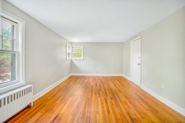 Foto del edificio - 236 Winsted Rd