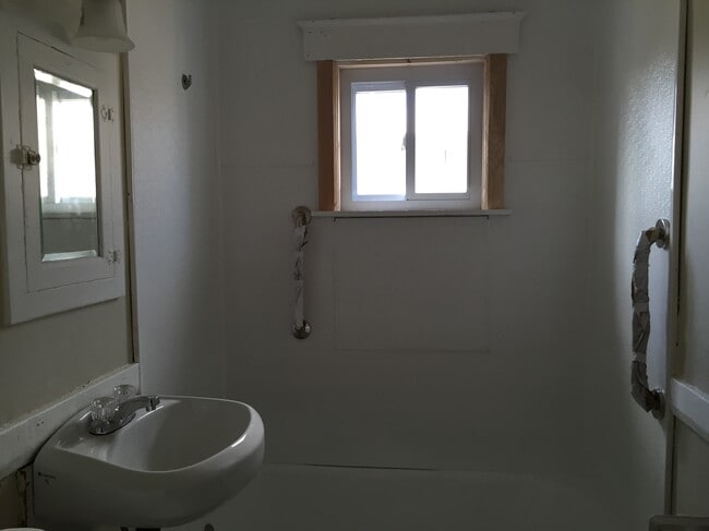 Building Photo - 50 Louis St