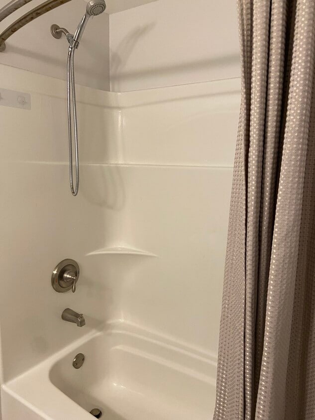 bathtub - 123 Main St