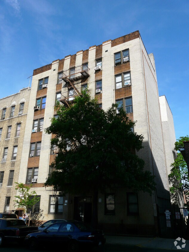 Foto del edificio - 2345 Walton Ave