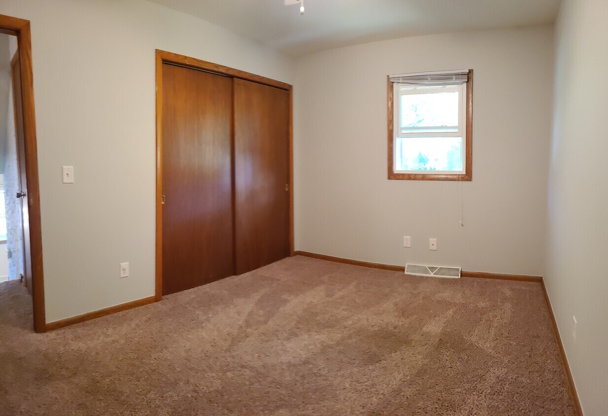 Primary Photo - 427 Freeman St
