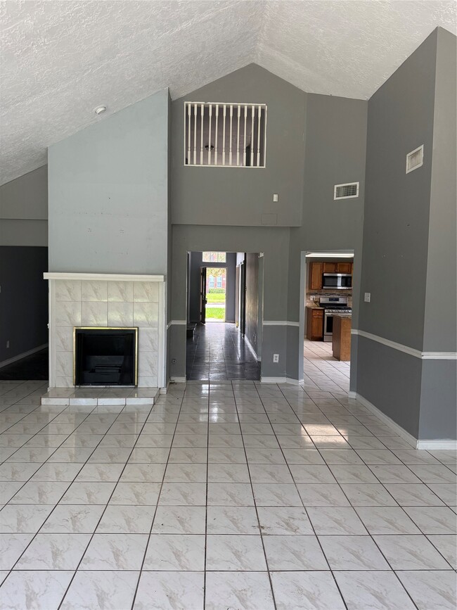 Foto del edificio - 5322 Golden Stream Dr