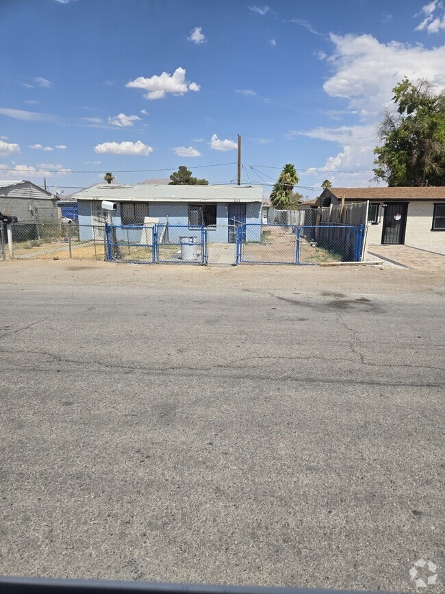 Building Photo - 1132 Laurel Ave
