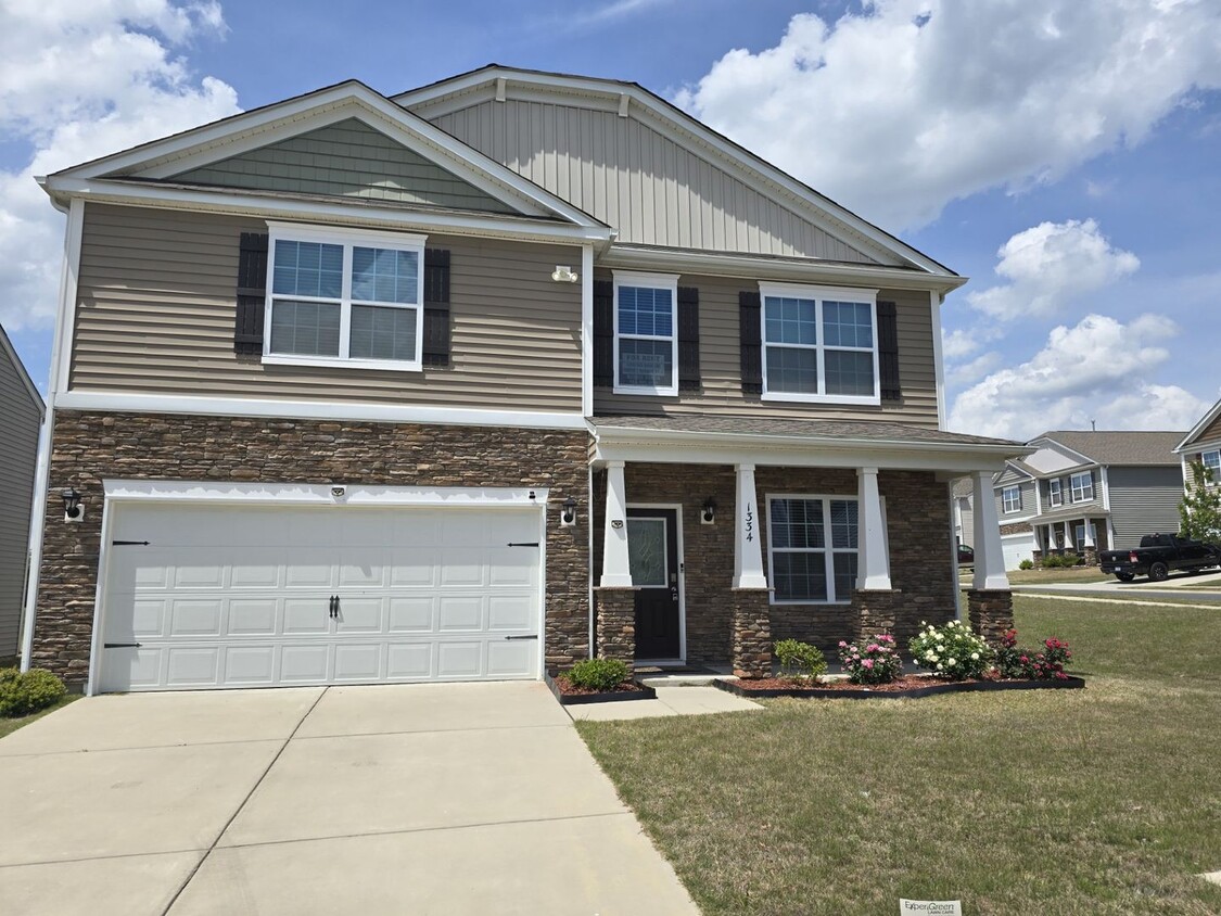 Primary Photo - Corner Lot Rental Home with 4BR/2.5BA, Ful...