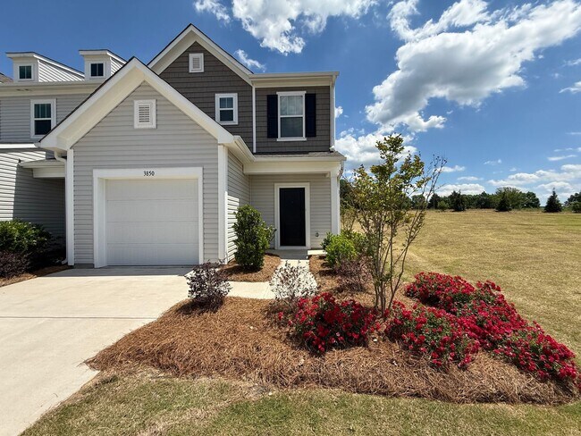 Building Photo - 3 Bedroom Townhome minutes from I-85 - AVA...