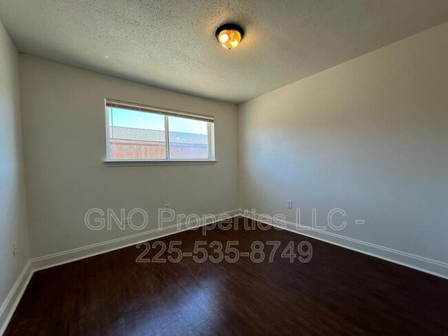 Building Photo - 8520 Chef Menteur Hwy