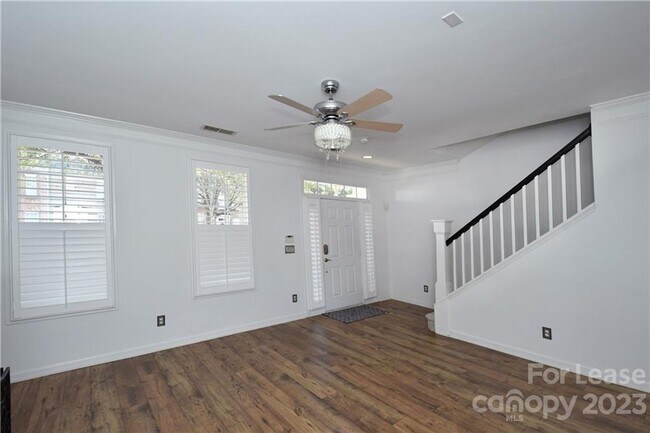Building Photo - 3 Bedroom Townhouse in Mooresville