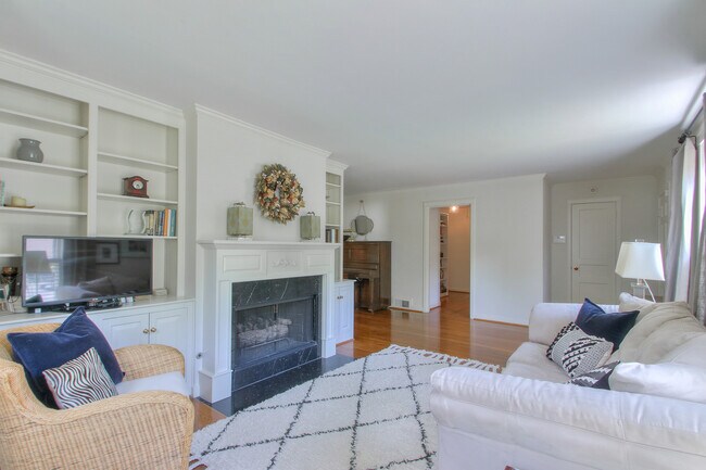Foto del edificio - 1102 Brookmeade Dr