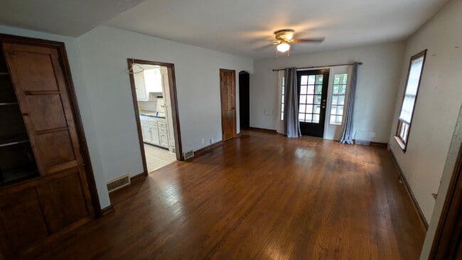 Building Photo - 504 E 64th St