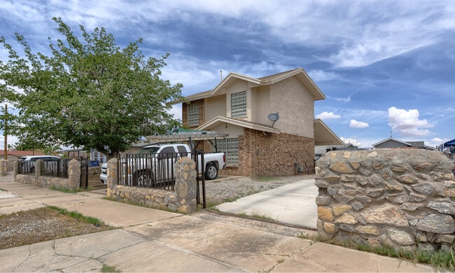 Foto del edificio - 9307 Chantilly Dr