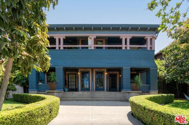 Photo - 2938 1/2 S La Salle Ave Apartments