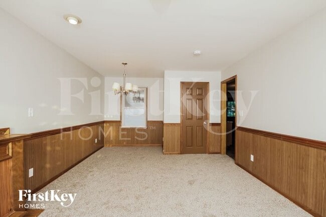 Building Photo - 1370 Robinwood Dr