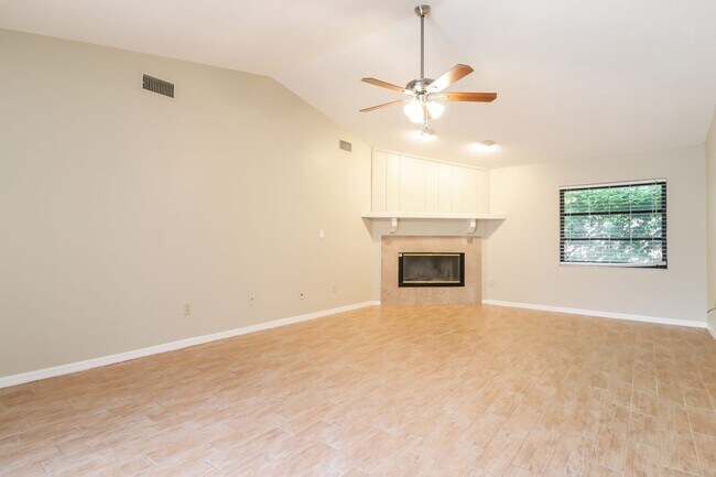Building Photo - 5461 Oakridge Dr