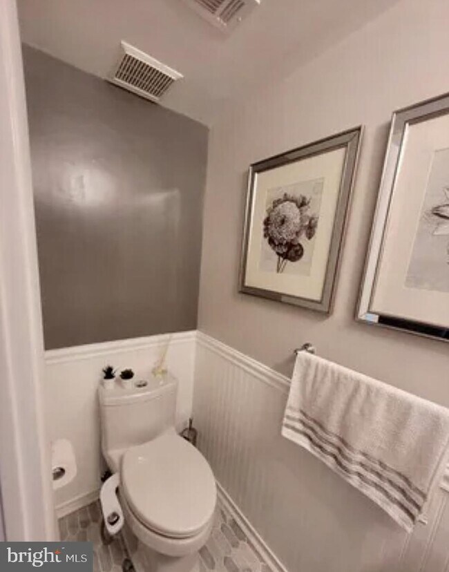 Foto del edificio - 1415 Greenmont Ct