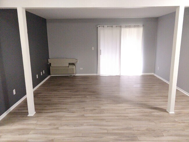Foto del edificio - 568 Somerset Ln