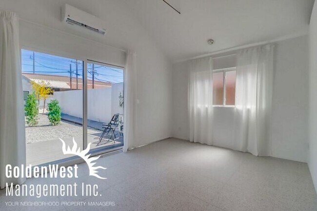 Building Photo - Turnkey Studio in a Prime Location Near th...