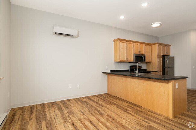 1 habitación, 1,5 baños - 901 pies cuadrados - Comedor - Parc Terrace